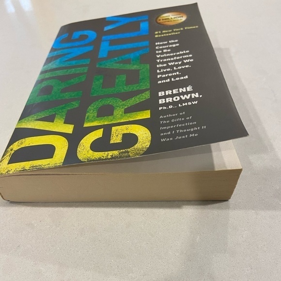 Daring Greatly paperback book by Brené Brown - Picture 4 of 10